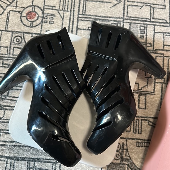 Melissa Believing Ankle Bootie - Picture 4 of 7